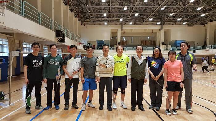 全體選手與同仁於場邊進行合照