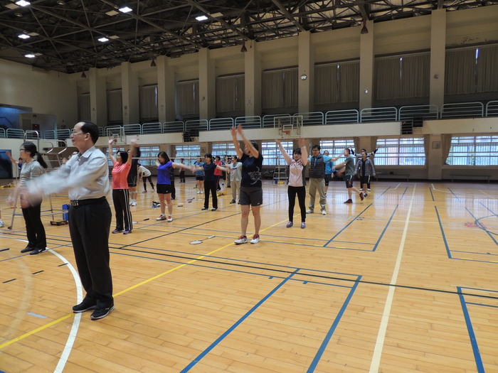 賽前全體選手進行暖身