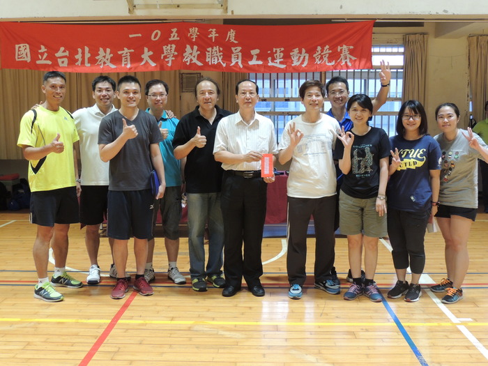 參與選手與院長一同合照