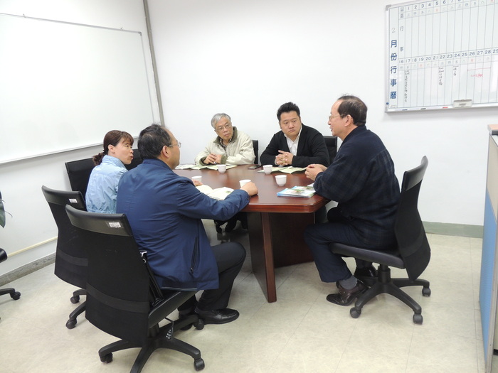 院長為主席並主持雙方互相交流對談